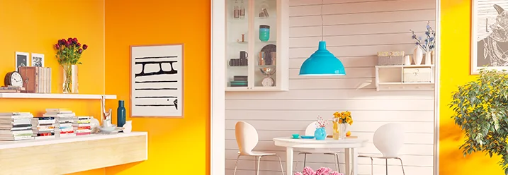 Wohnzimmer in Orange und Weiß